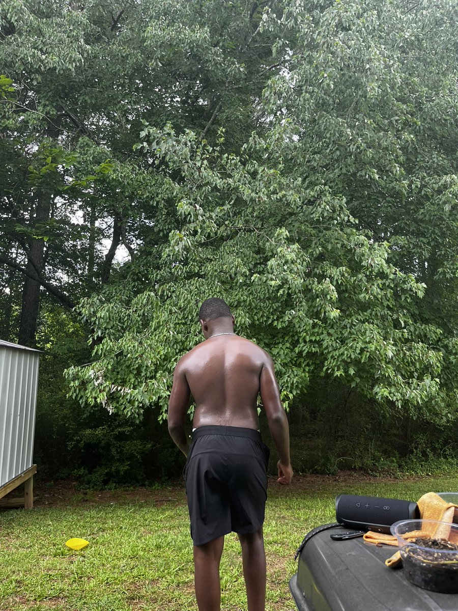 malachiT__'s tweet photo. We ain lie when we said no days off. #eastsidefb #WeBleedGREEN https://t.co/w4F32kOQSy