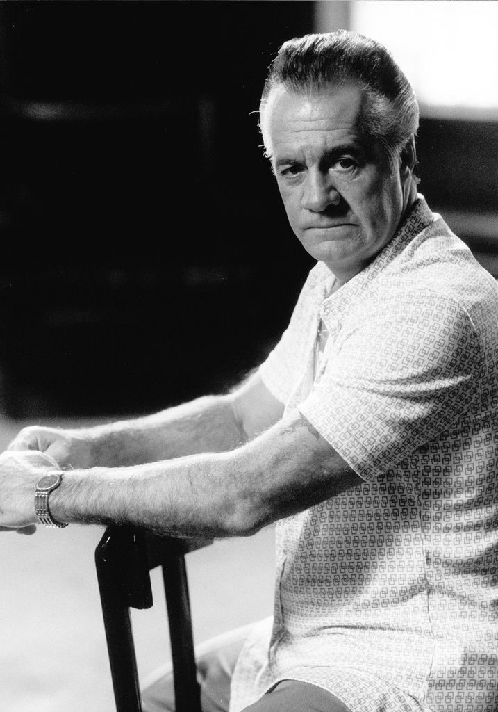 🎦| وفاة الممثل توني سيريكو نجم مسلسل [ The Sopranos ] عن عمر يناهز 79 عامًا.