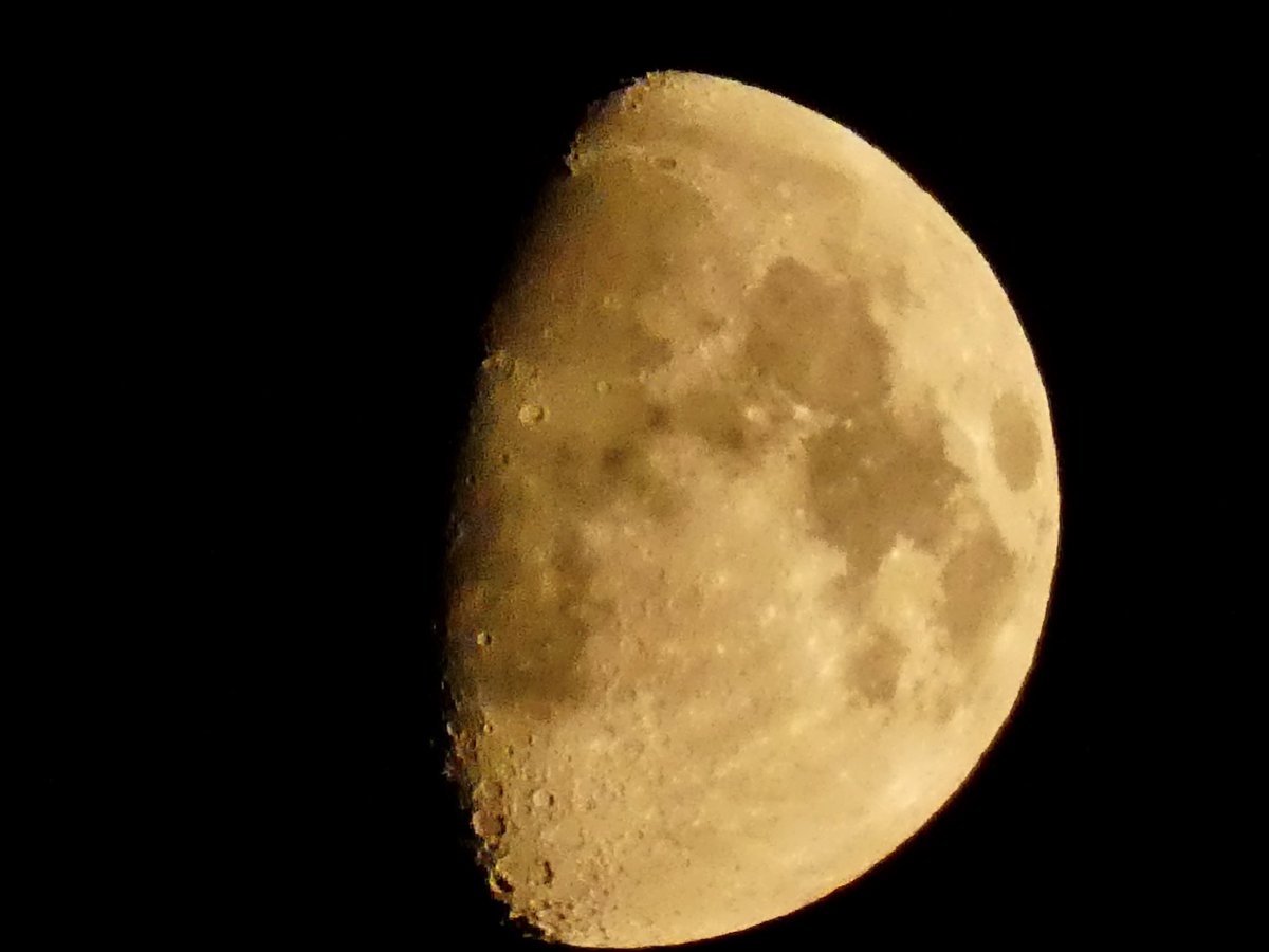 Tonight’s moon 🌙 @StormHour @ThePhotoHour @ePHOTOzine @RMetS @YourAwesomePix @PanasonicUK #PanasonicLUMIXTZ80
