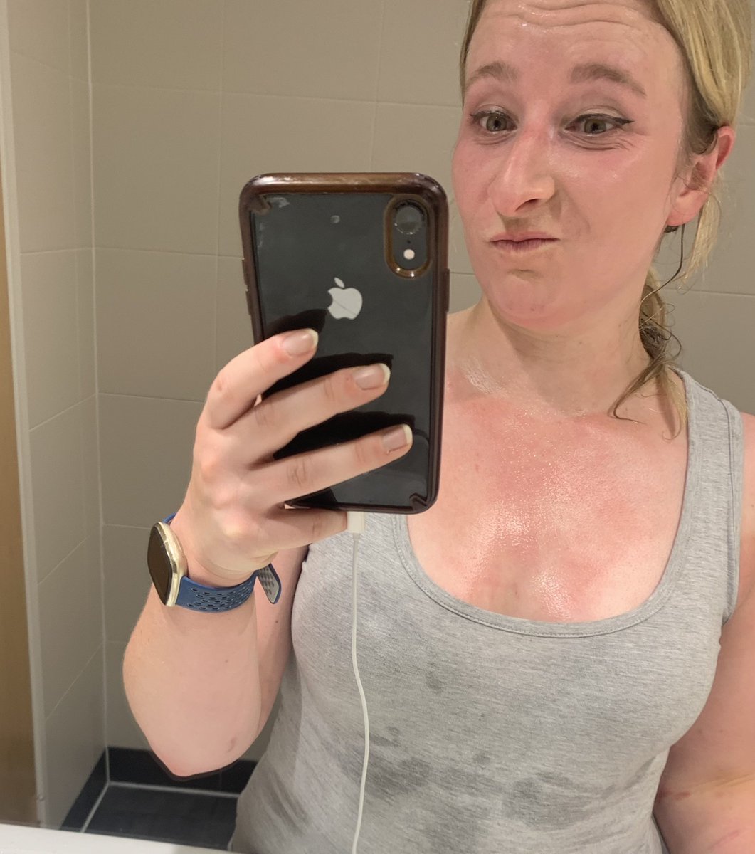 Beth_Anderson21's tweet photo. It’s been a challenging few months but happy to be coming out the other side now. Gym fever finally back, kicking  habits and getting my head in the books. #betterme #Illbeback https://t.co/hXaJqoBaf9