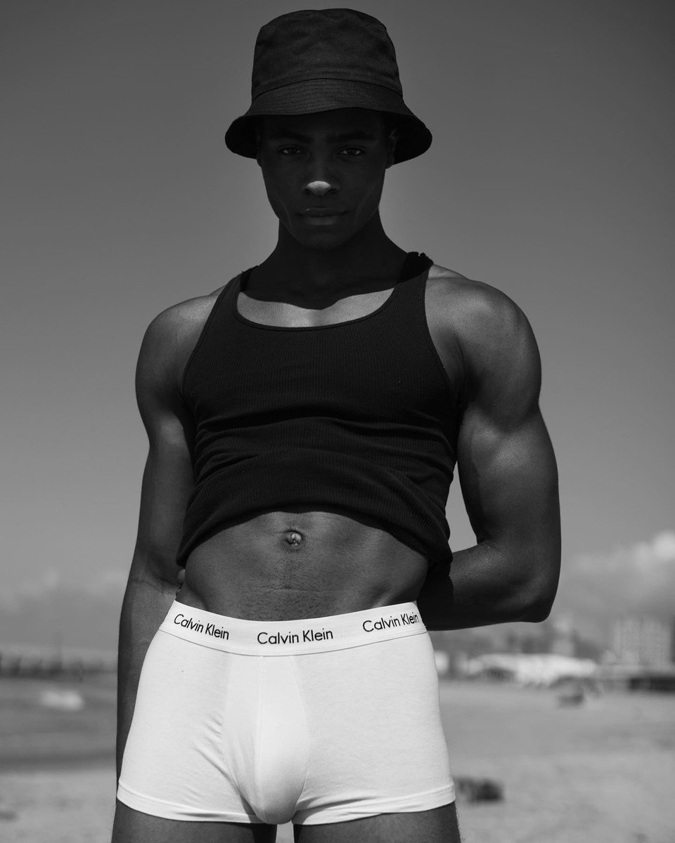 SCokerPhoto's tweet image. Quin in Coney Island.