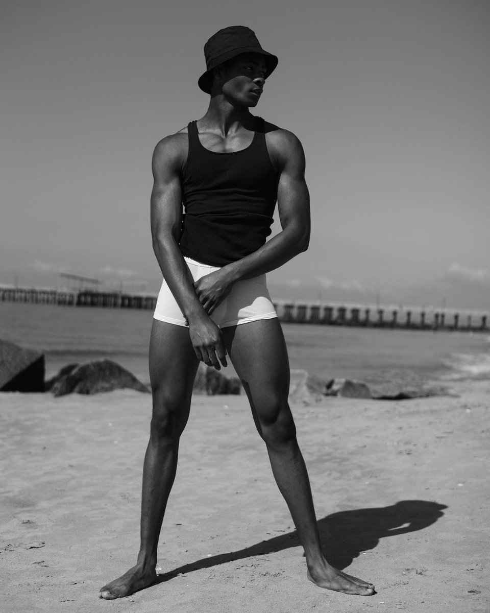 SCokerPhoto's tweet image. Quin in Coney Island.