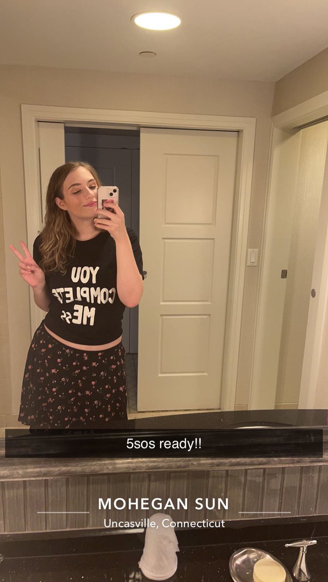 bandsxblondes's tweet photo. My outfit for 5sos!!! See y’all in the PIT! https://t.co/nNorNqN5KB