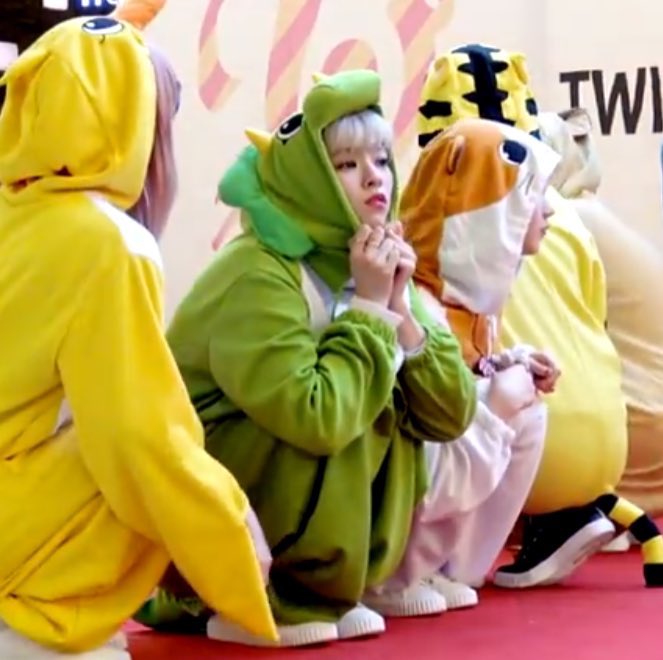 comfortwicee's tweet photo. tiny jeongyeon 🥺 https://t.co/FUs1bO2TF7