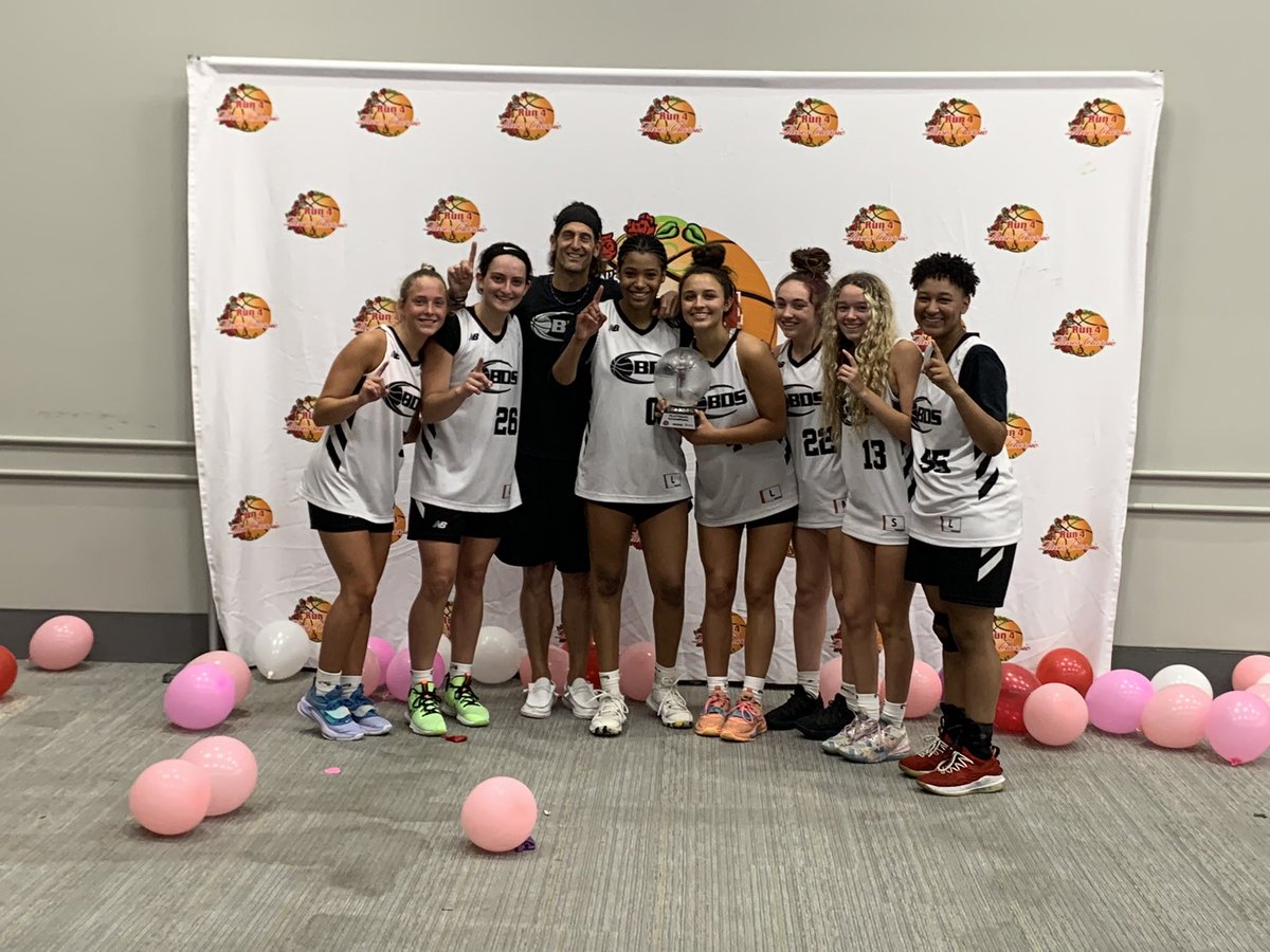 Colbert_Chey's tweet photo. That’s a wrap! #1 out of 32 teams in our bracket! @TFNsRun4Roses 
Maroon - Platinum Winners!!! 6-0 #undefeated @BDS_Basketball https://t.co/IXsC6aENKl