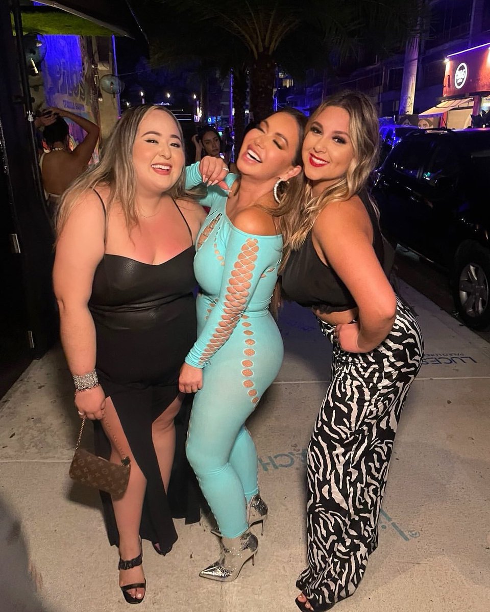leslyaxo's tweet photo. Un de ANOCHE! I’m still tired but it was amazing! 🎊

#8yearsandcounting #besties #miami #pilos @Chiquis626 https://t.co/KZDsDlpCcY