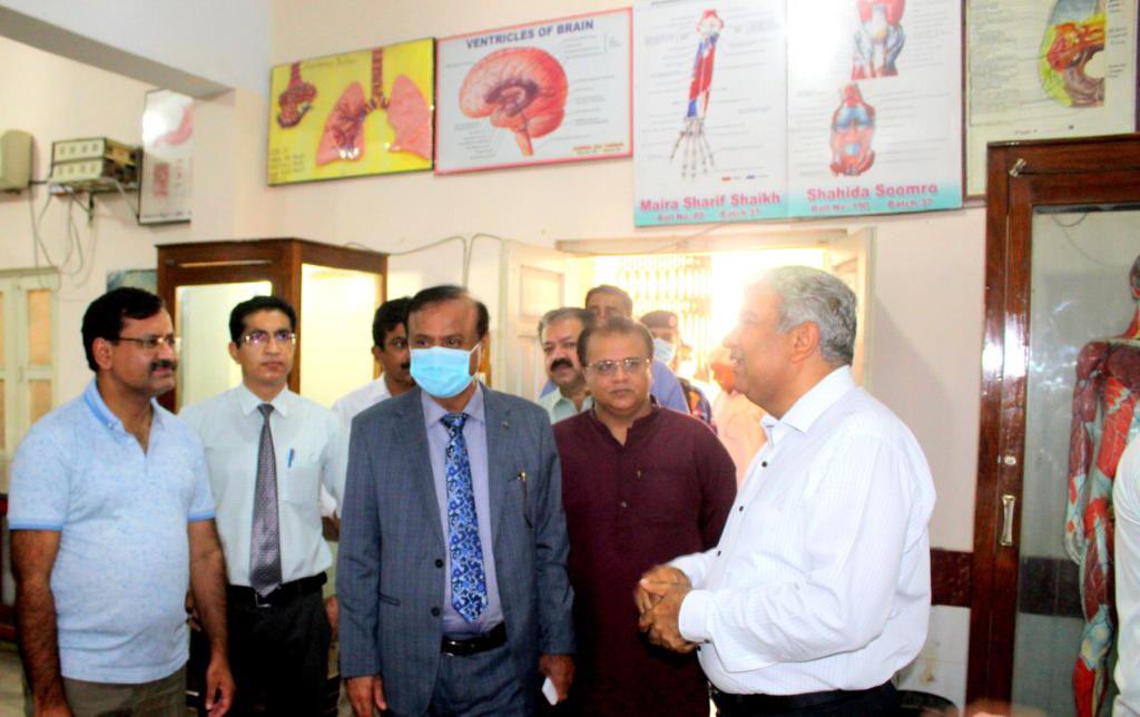 commissionerlrk's tweet photo. Mr. Gahanwer Ali Laghari, Commissioner Larkano Division visited CMC Larkano. https://t.co/cNUpzFphnO