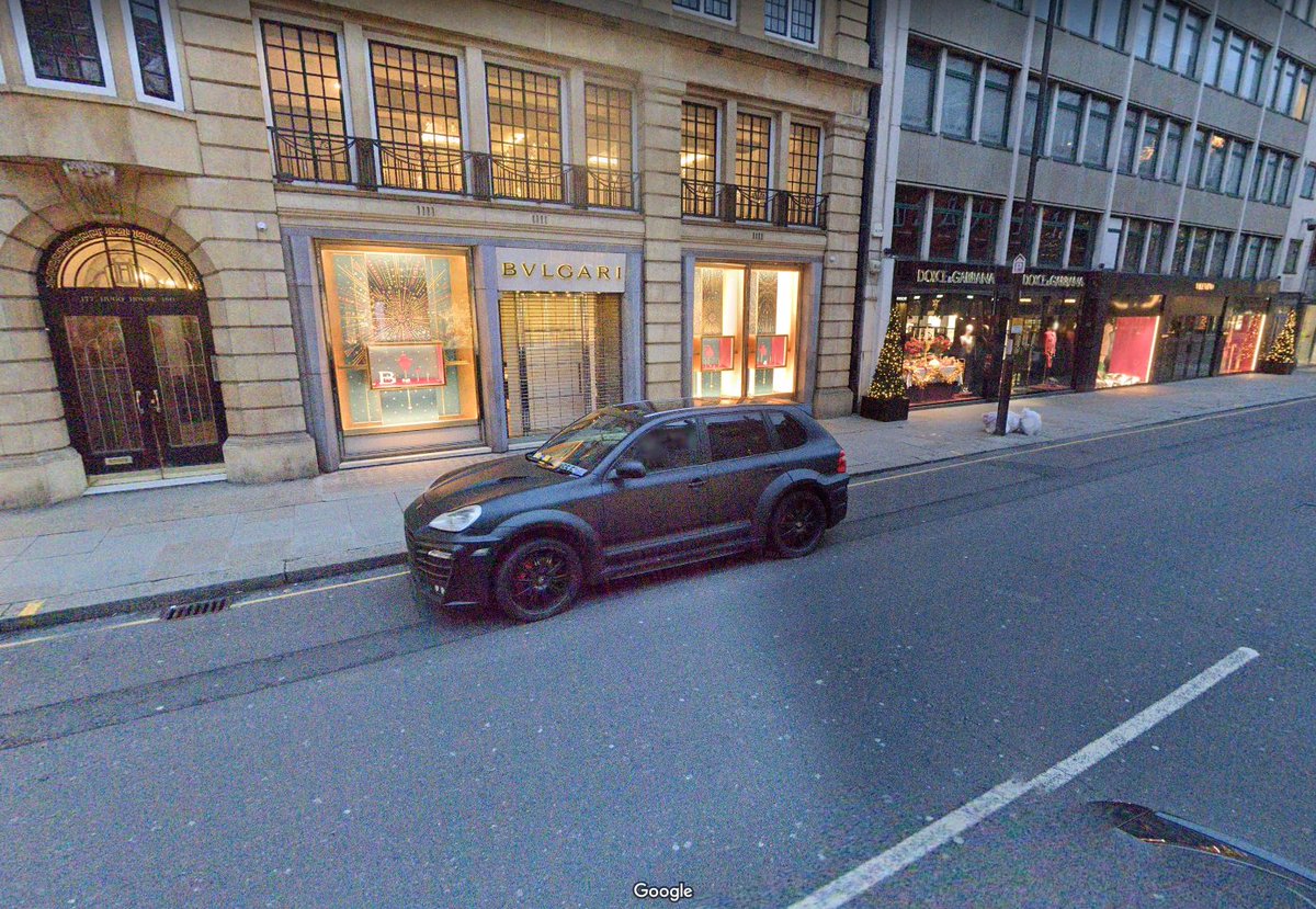Cars_SV's tweet photo. An incredibly blurry spot of the crazy widebody Porsche Cayenne in London, England - December 2021 #SV_Tuners #StreetViewCars 

I can't even figure what the bodykit is. There's a few close ones, but none seem to be the perfect match https://t.co/eXog8nbvcF