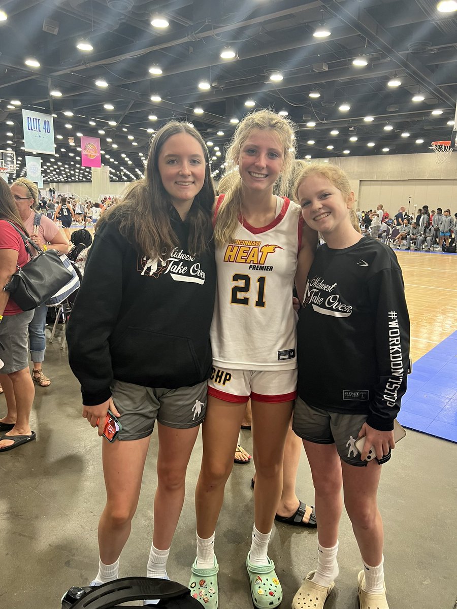 2026 Loveland girls supporting each other at Run 4 Roses!  #teammates