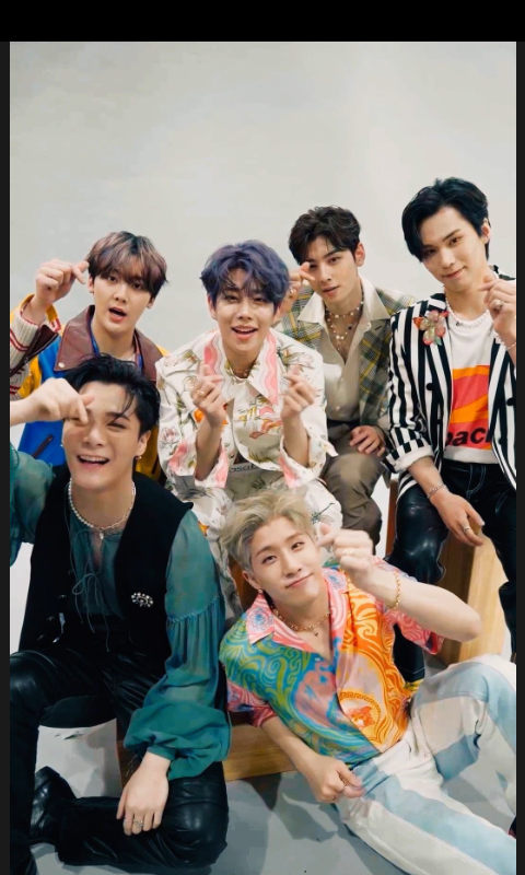 mayu26ao's tweet photo. Salgo a trabajar tranquila en la mañana, llego a mi casa y resulta que los chicos se pierden? No les puedo quitar la mirada 💜😂
WHERE IS ASTRO
#FindingASTRO
#ASTROinHPFLondon
#JINJIN | #MOONBIN | #ROCKY | #YOONSANHA @offclASTRO https://t.co/gmzoE5TULk