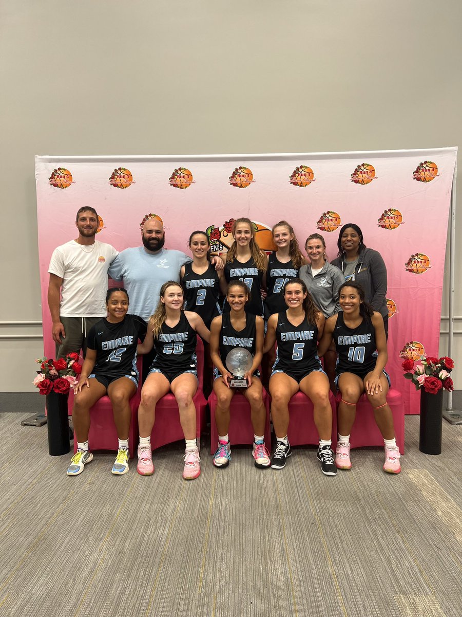 ESBC_BlueFlames's tweet photo. Such an amazing day for our program. Platinum (15U), Gold (16U),and Silver (17U) champs! So incredibly proud of the fight, passion, and team first mentality of the girls. 💙 @TFNsRun4Roses #TheSisterhood https://t.co/kDykRpkIjP