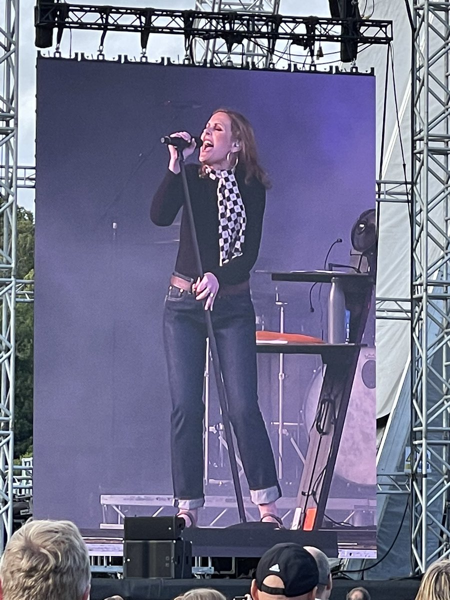 ShonaLenaghan's tweet photo. @alisonmoyetnews Introducing our children to my teen idol Alison Moyet @FloorsCastle #stillamazing #thankyou https://t.co/PgcWNdECjR