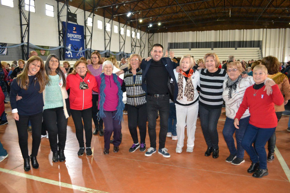 fernandotrigo3f's tweet photo. ¡Viva la Patria! 🇦🇷 👵🏽👴🏼

Lentejeadas 2022 para nuestros adultos mayores.
El equipo de Tercera Edad de la @Municipalidad3F organizó este festejo patrio. 
Que lindo vernos nuevamente y poder abrazarnos, reírnos, bailar, conversar, juntos disfrutando de estos hermosos momentos. https://t.co/nhaaeIHphq