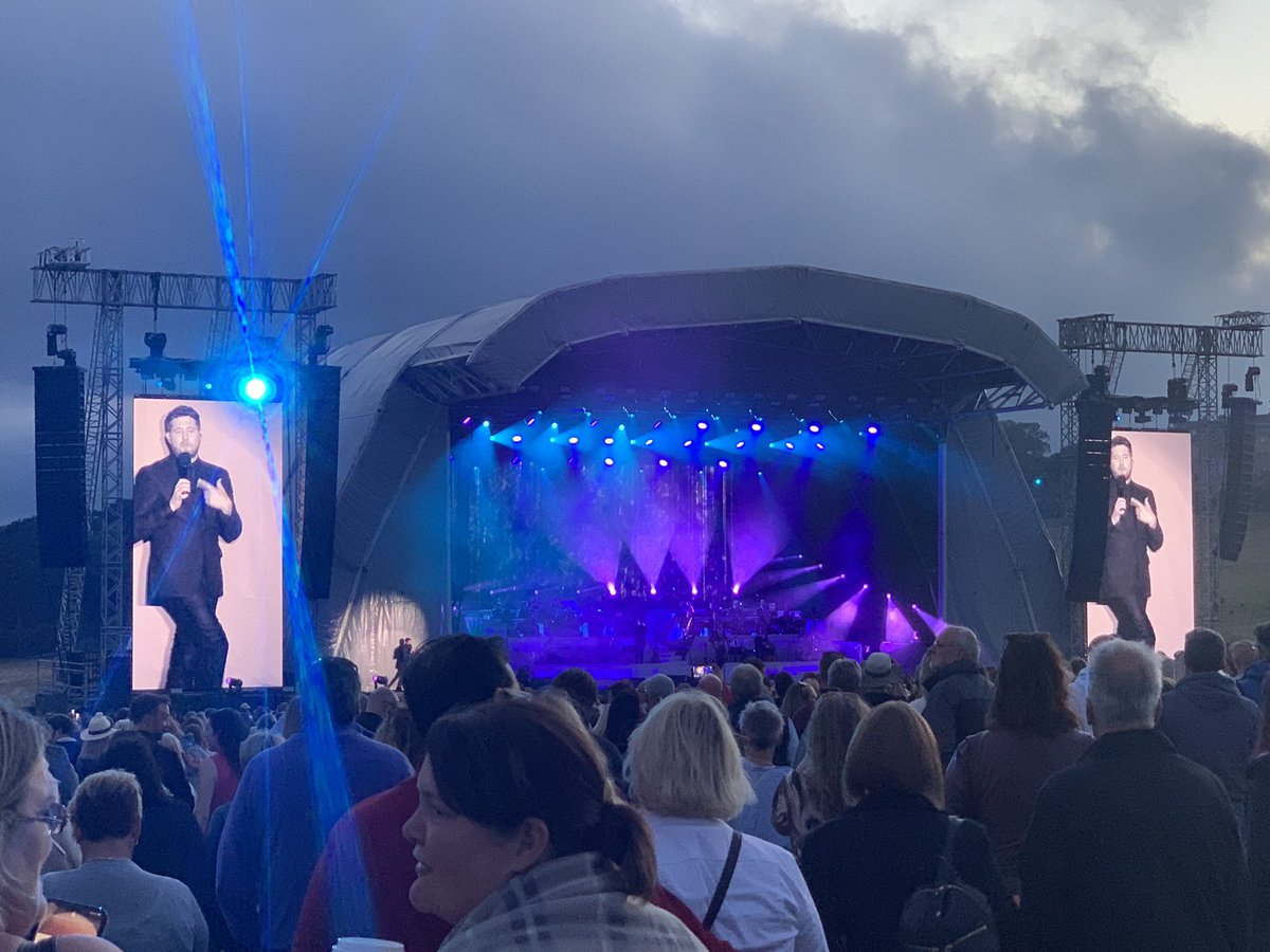 Amazing evening hearing the hysterically funny <a href="/MichaelBuble/">Michael Bublé</a> and his phenomenal big band! However 2.5 hours to get out of the car park <a href="/HarewoodHouse/">Harewood House Trust</a>? <a href="/AXS_UK/">AXS_UK</a> really not good enough.