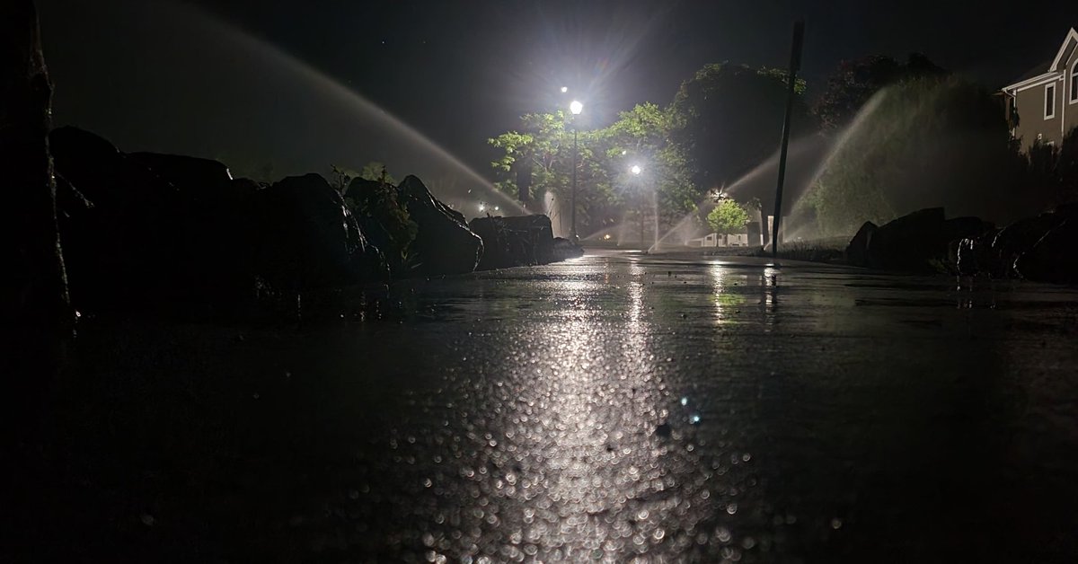 _halfseaover_'s tweet photo. There is always beauty in the darkness. You just have to find it. https://t.co/oLSt3YaB3Y