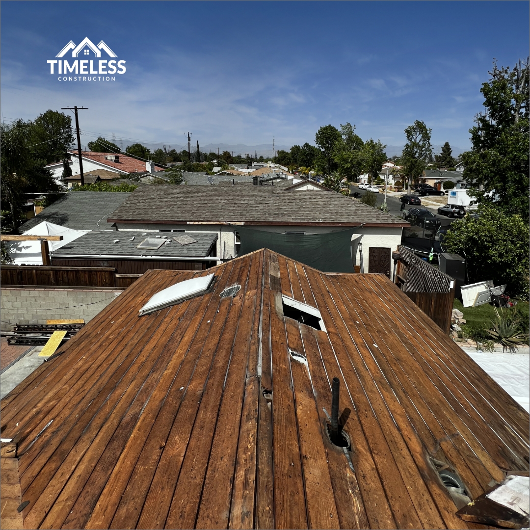 TimelessConstr's tweet image. 👉For this shingle roof #tcproject, the team of #TimelessConstruction replaced the old #roof with new decking. 
💪Our team also did the facia board replacement to avoid any roof problems and damage.
☑️The customer wished for white color, so we used Shasta White Shingle materials.