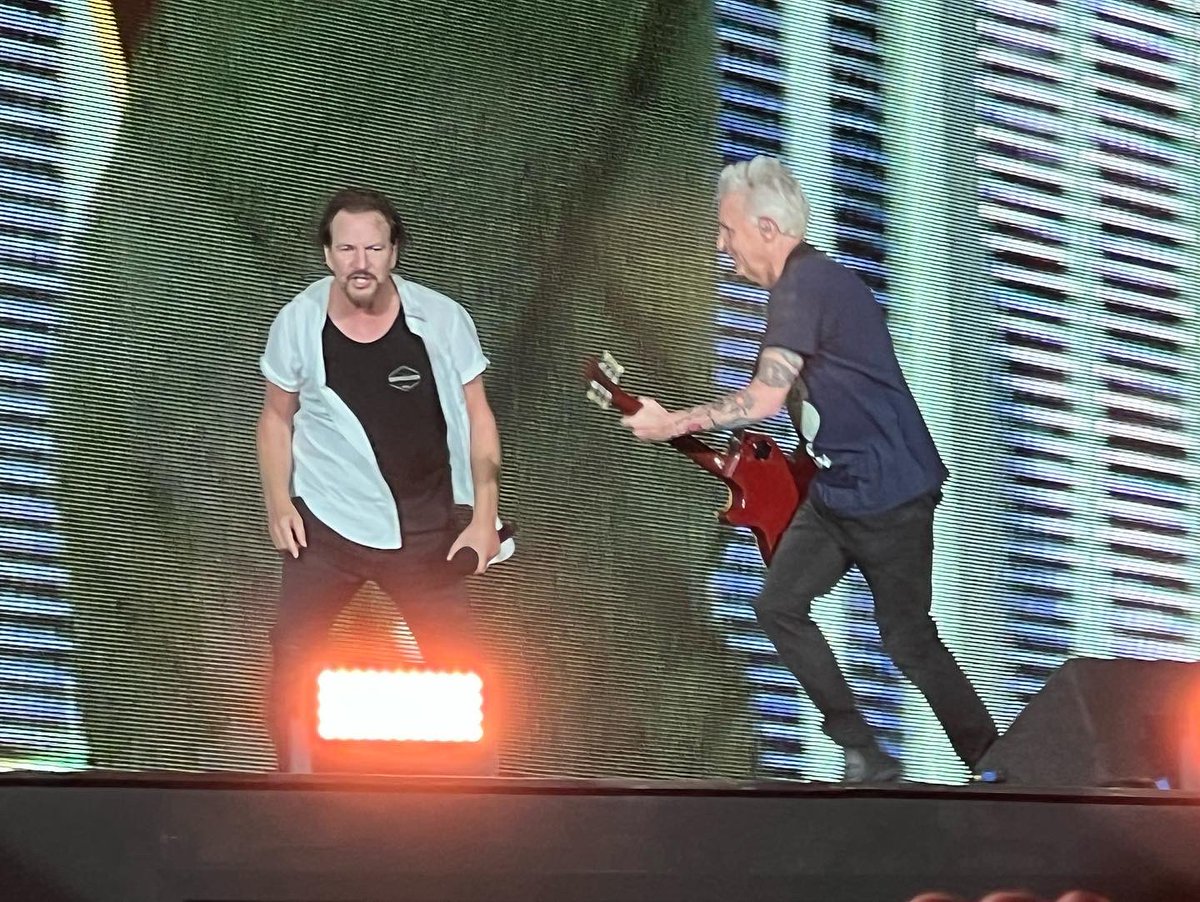 Unitymikey's tweet image. Thank you @PearlJam  and @eddievedder and @MikeMcCreadyPJ  for a great show!!