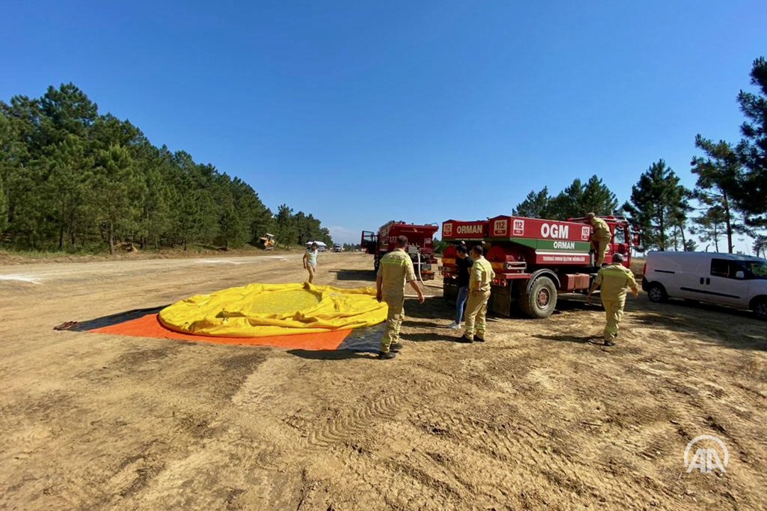 • GPS sistemiyle pilota konum verebiliyor
• Havuzdaki su seviyesi hakkında bilgilendirme yapabiliyor
• Özellikleriyle benzerlerinden ayrılıyor

Orman yangınlarına müdahale için 'taşınabilir akıllı entegre havuz' ürettiler v.aa.com.tr/2633193