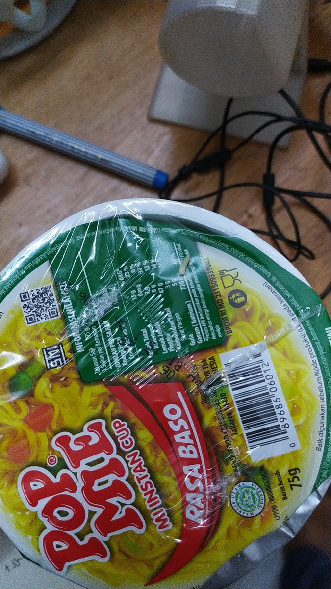 sultan_legacy's tweet photo. @indofood_cbp segel pop mie tidak rapat dan terbuka, semoga kedepan lebih baik lagi agar kualitas barang terjaga dengan baik sampai di tangan konsumen https://t.co/qddumRmk53