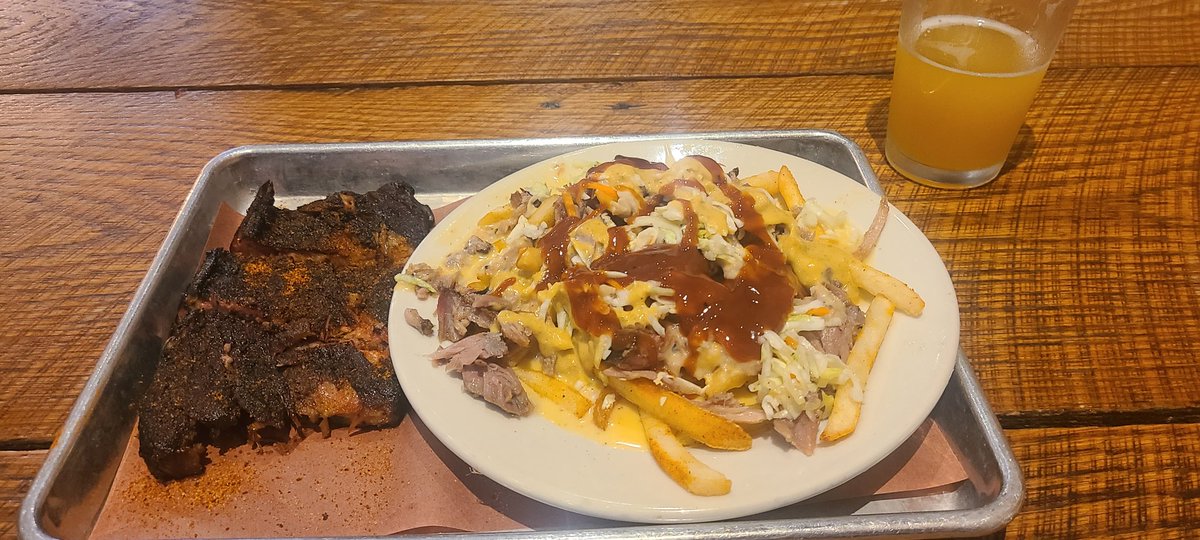 Kraphty's tweet image. My new favorite order at our local BBQ joint.  Soul Fries (think BBQ nachos but over frech fries) and an add of 3 st louis style ribs. Add the spicy BBQ sauce *some times even add the blue cheese sauce and a cold beer.  Probably ill need a coronary bypass by 50.