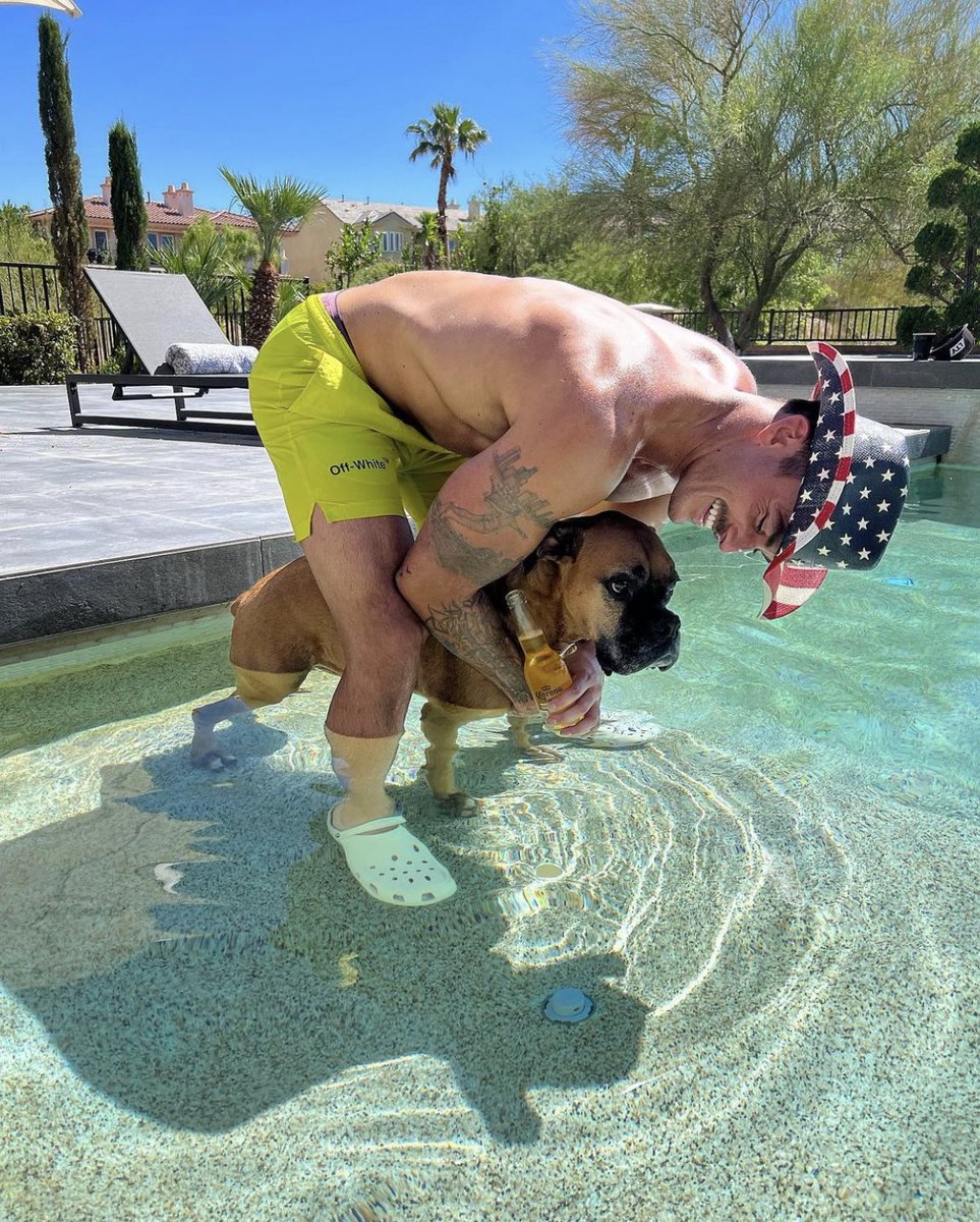 keptbboy's tweet image. Mostacho man.