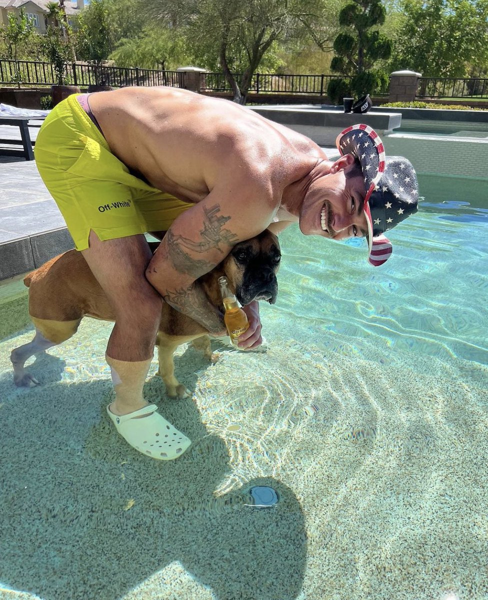 keptbboy's tweet image. Mostacho man.