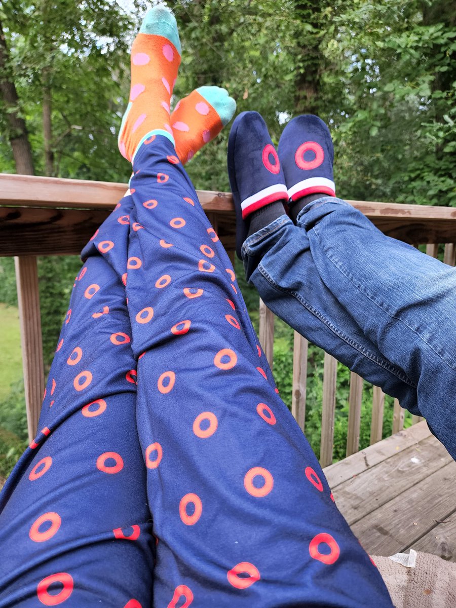 nellsonbelle's tweet photo. New comfy pants WITH POCKETS and new slippers from @Sec_119 are both a huge hit https://t.co/e72ptsEjCn