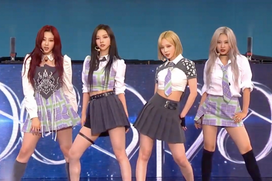 soompi's tweet photo. WATCH: #aespa Kicks Off "Good Morning America" Summer Concert Series With Premiere Performance Of "Girls" #aespaOnGMA 
https://t.co/oq1W3uxrEq https://t.co/JLszXYulAk