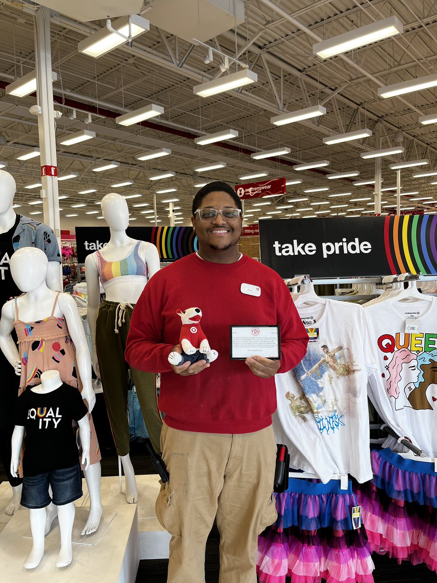 Congratulations to our June’s You Matter Award Winner; Food &amp; Beverage TM Ryaire 🎯! Thank you for everything you do! Pfresh always looks🔥Keep up the great work #ElmontStrong #caregrowwin <a href="/OJ_DE_TGT/">OJ</a>