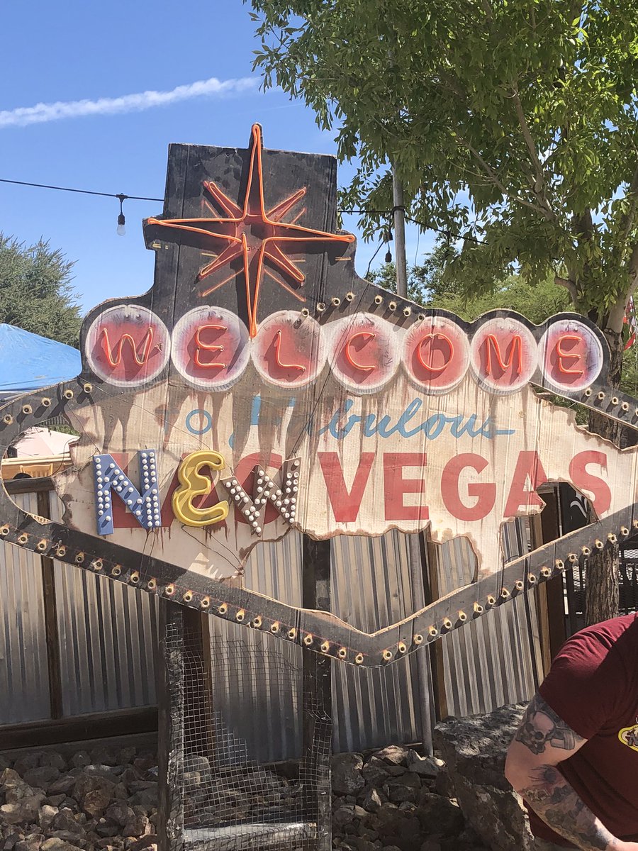 WebbProduction1's tweet photo. Folks. I had so much fun for Fallout New Vegas day!! #FalloutNewVegas #Fallout #FalloutNewVegasDay https://t.co/gHyzuwGAYQ