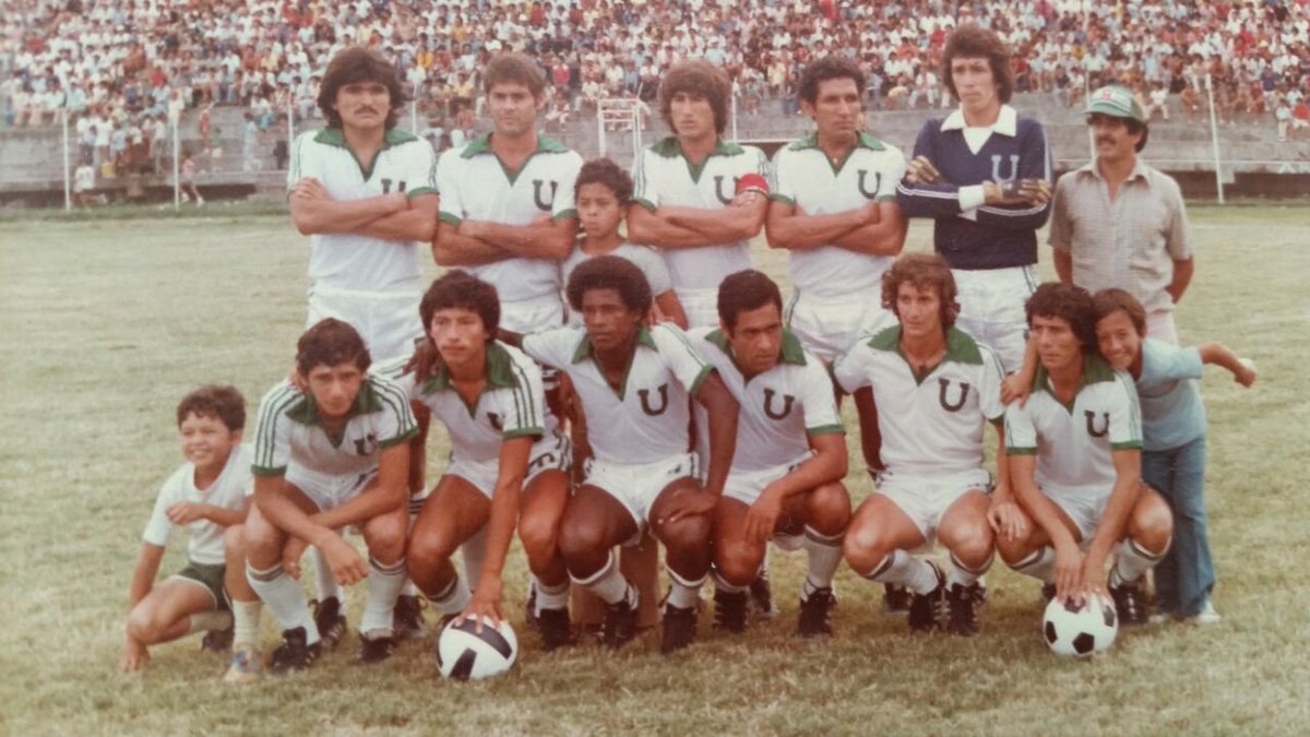 AntonioUbilla1's tweet photo. LDU Portoviejo 1981: Arriba Homero Mendoza, Horacio Cardone, Juaneco Garcia, Manuel Sweet, Artigas Araujo Abajo Hernán Castillo, Wagner Luna, Lorenzo Klinger, Angel Marín, Jorge Buchelli, Arítides Rodríguez. #EquiposEcuatorianos https://t.co/v1G992jaaM