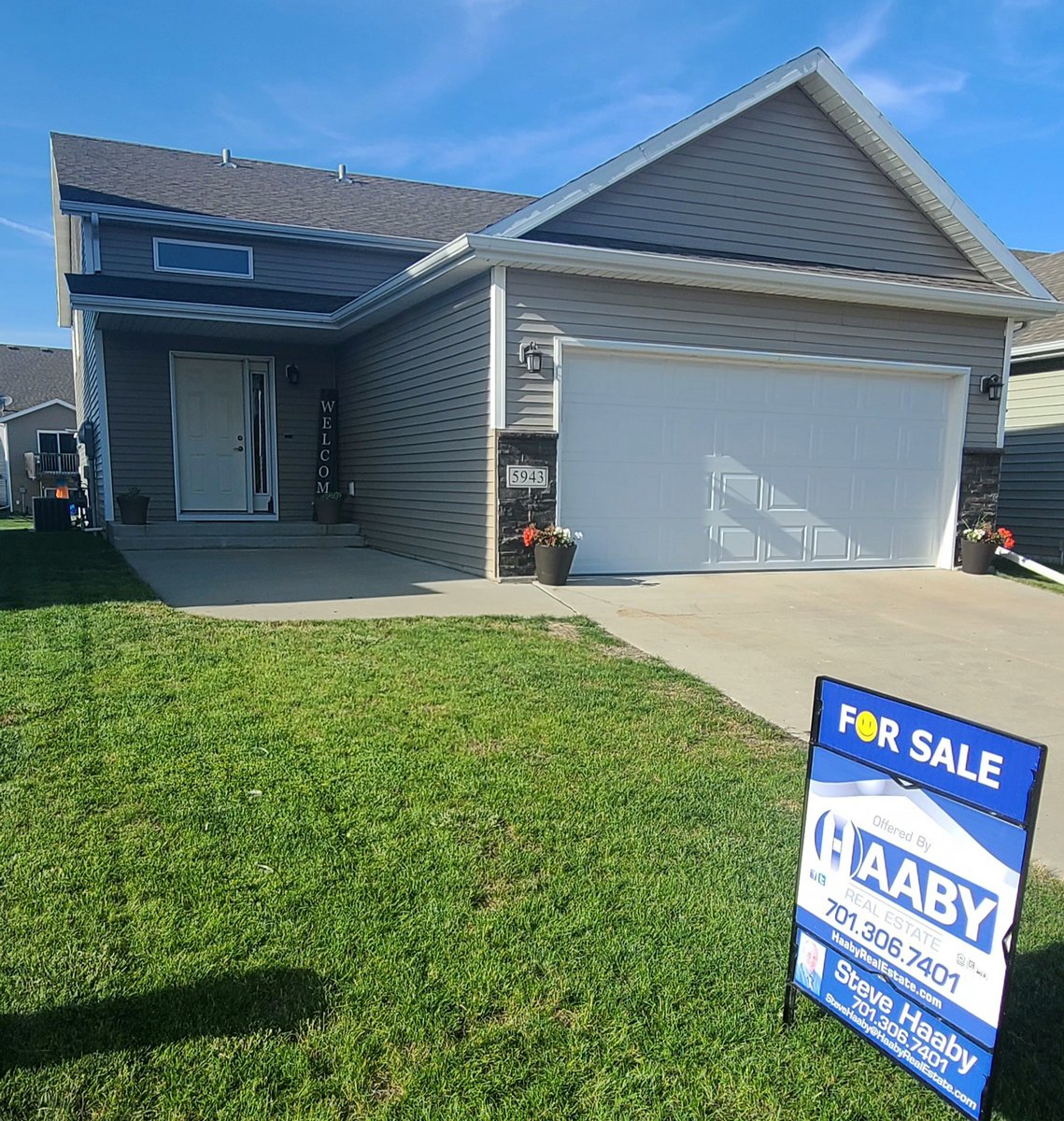 HaabyRealEstate's tweet photo. *NEW LISTING*

3 BR/2 BA in Fargo, ND - $299,900. MLS #22-3296. #NewListing #HaabyRealEstate

Follow link for more info &amp; pics:

https://t.co/1Vq32ALg57 

Offered By:

Steve Haaby - Broker - Haaby Real Estate
701.306.7401 - https://t.co/1Vq32ALg57
SteveHaaby@HaabyRealEstate.com https://t.co/AFohN1IDld