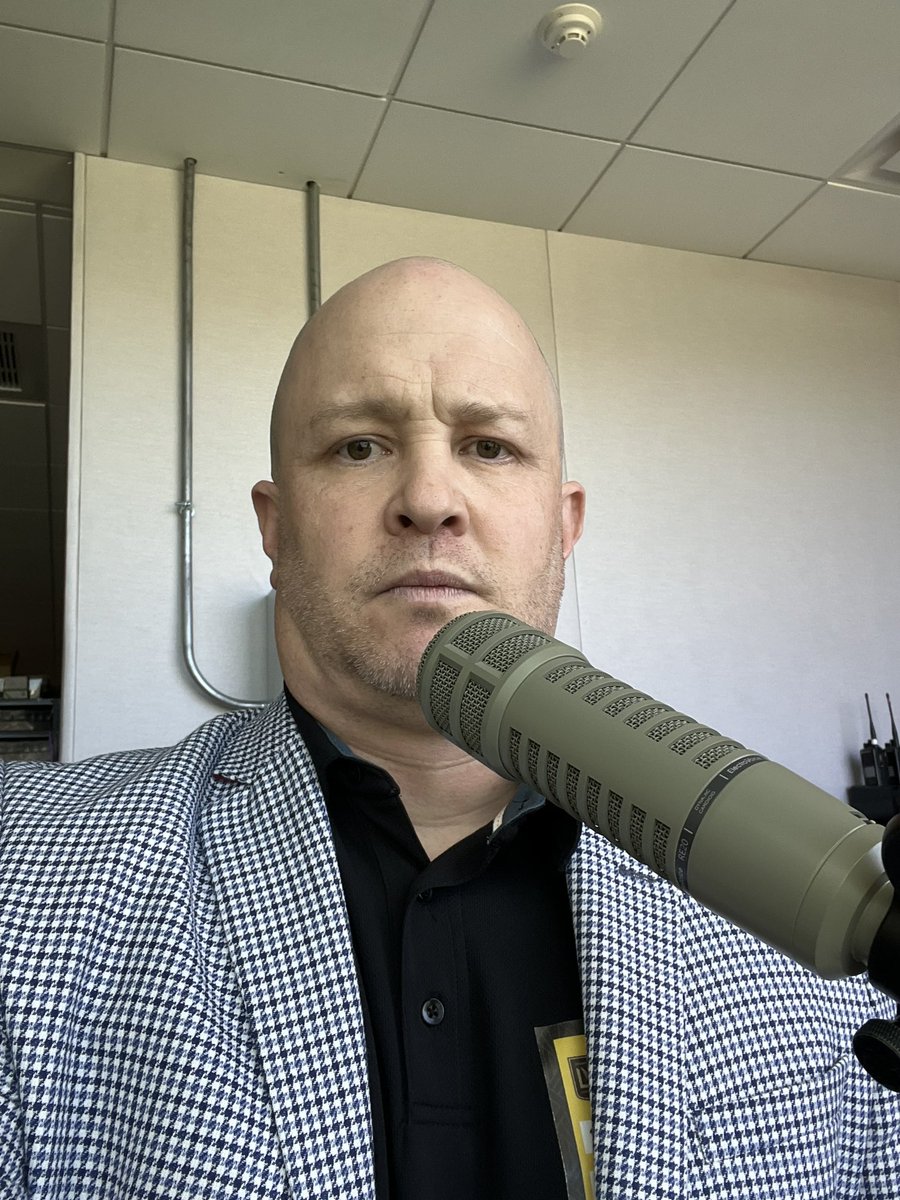 davejosephvoice's tweet photo. Ready to introduce my man @elliottyamin singing the anthem prior to tonight’s @LAFC @LAGalaxy game @BancStadium https://t.co/eUMN45g0J9