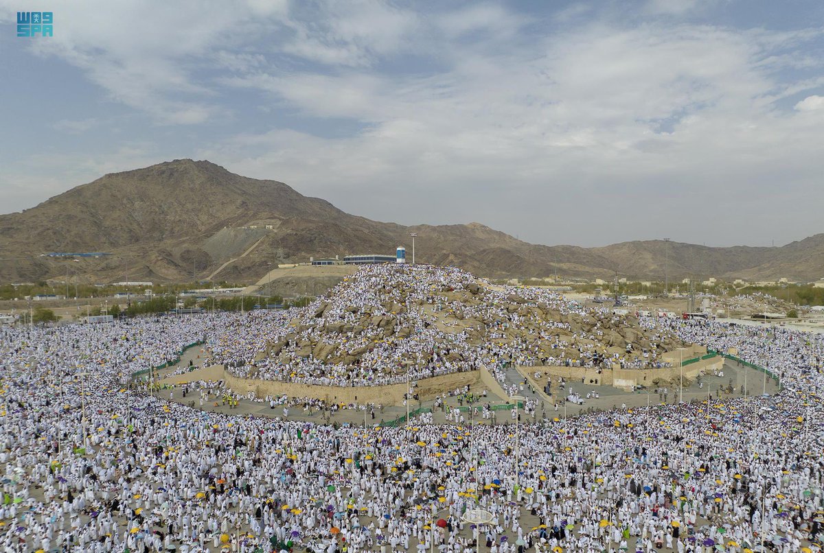 Alhamdhulillaah's tweet photo. Ya Allāh facilitate us to worship You on the plains of Arafat next year 🤲🏽😭 https://t.co/ZPQeBiBlKx