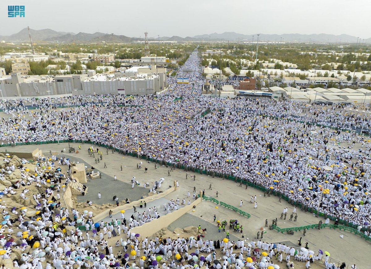 Alhamdhulillaah's tweet photo. Ya Allāh facilitate us to worship You on the plains of Arafat next year 🤲🏽😭 https://t.co/ZPQeBiBlKx