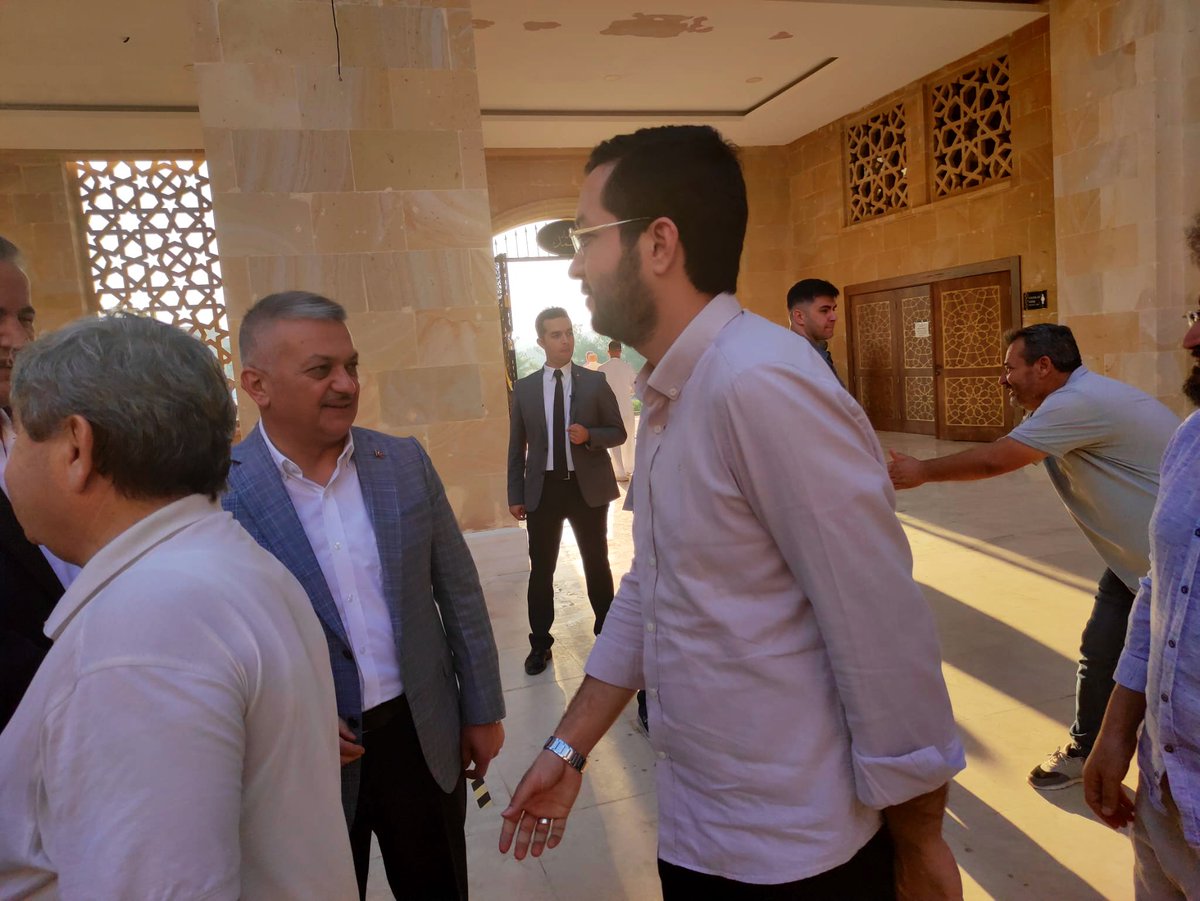 Akdeniz Üniversitesi Camiinde kıldığımız bayram namazının ardından il protokolümüz ile bayramlaştık. Rabbim daha nice bayramlara kavuşmayı nasip eylesin.