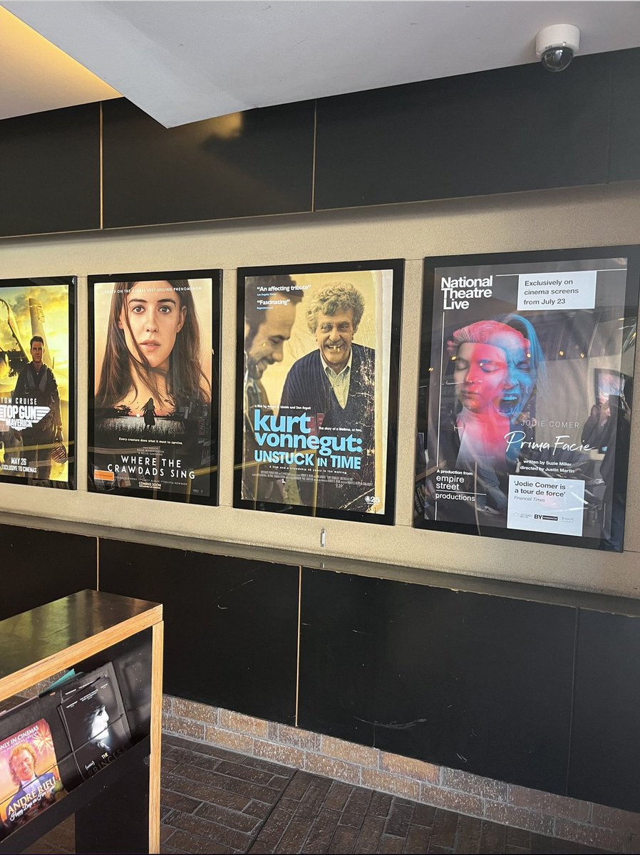 VonnegutDoc's tweet image. Hmm... decisions, decision. Wait. No decision. Let&apos;s get #UnstuckInTime. #VonnegutDownUnder @MadmanFilms. (Photos: Danny Yau @WoodyAllenPages)