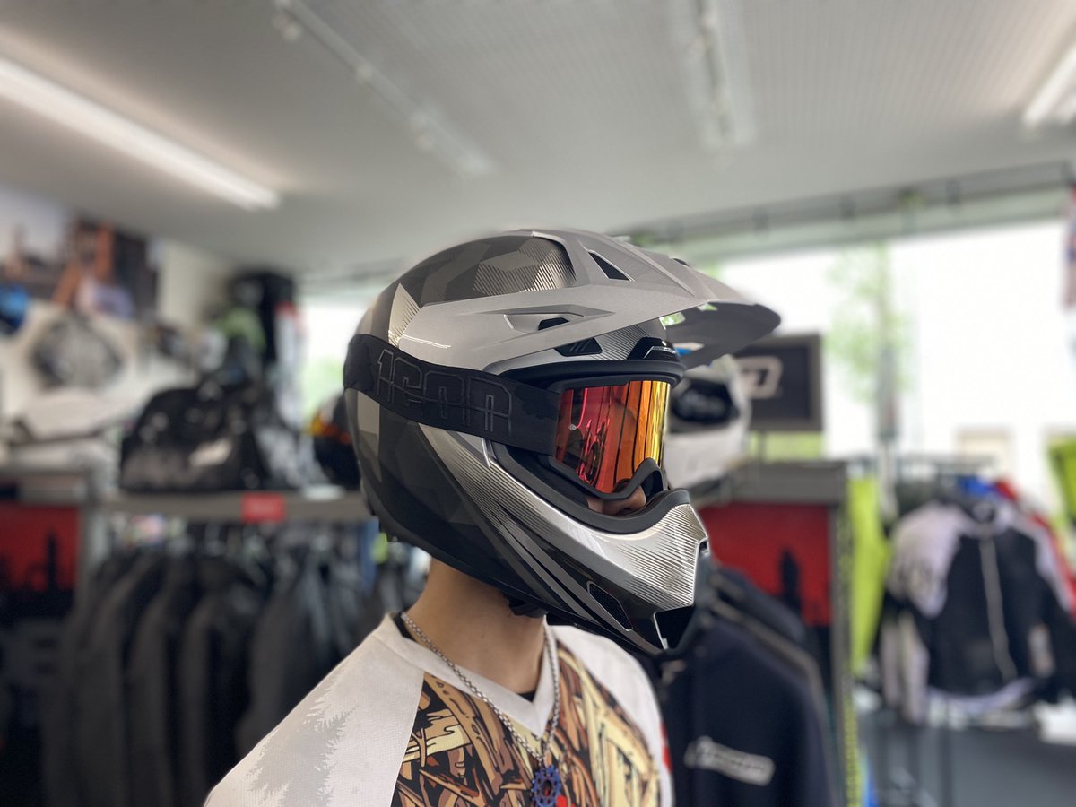 AFGMOTO's tweet photo. VARIANT PROにもICON GOGGLEは使える！
https://t.co/DqLLNq2yWf #iconmotosports #afgmotosports #icon #goggle #variantpro #フルフェイス #バイク https://t.co/6bEss4Bfcq
