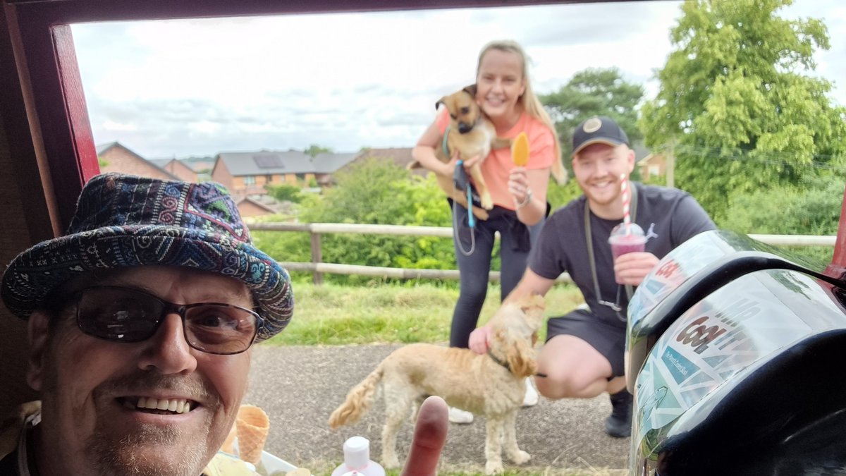 The SlushBoat has arrived in beautiful Ellesmere.

This weekend Sat 9th and Sunday 10th July from 11am until 5pm, I will be offering Ice cold delicious Slushies and Ice Cream from my 5* Food Hygiene Rated Narrowboat

You will find me down from Tesco on the #Llangollen canal arm