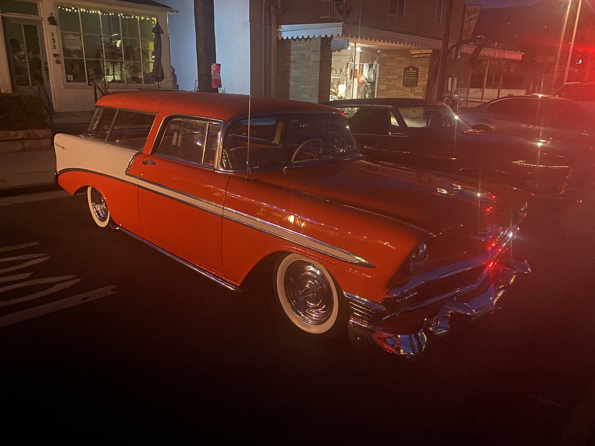 virtualsilver's tweet image. Summertime … California-style. A movie under the stars. A shared experience with friends and neighbors. “American Graffiti” on the courthouse lawn in Santa Barbara. “Kiss a duck, Marble head!”. @RealRonHoward @Cindy_Williams1 @RichardDreyfuss