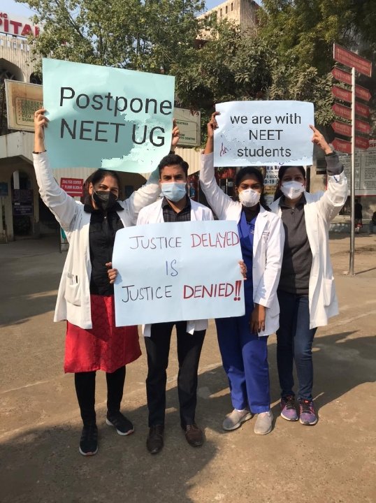 AdarshK75673137's tweet photo. #NEET पर आज फैसले का दिन है

प्रधानमंत्री जी @PMOIndia डिसीजन उन 90% छात्रों के हक में दीजिए जो चाहते हैं कि नीट Postpone हो 40 दिन के लिए..।

आप ही बच्चों को सुसाइड और अवसाद के दुष्चक्र से बाहर निकाल सकते हैं। भविष्य का ख्याल रखें। 

#MODIJIextendNEETUG #Students #ModiMustAnswer https://t.co/ygoB49hF7M