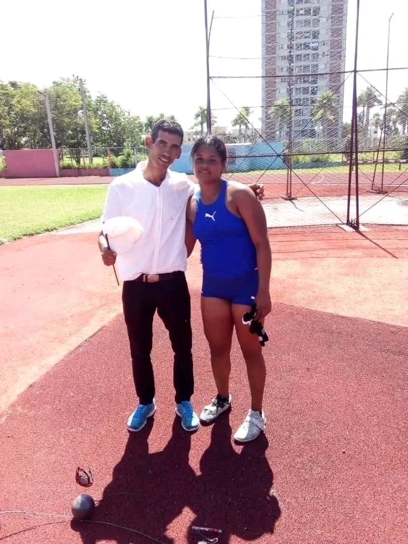 BayamoInder's tweet photo. #BayamoGranma #Cuba
Juegos Nacionales Juveniles desde Camagüey.
Lanzadora del Martillo Leydis Claudia Viamonte integrante del equipo nacional de atletismo logra marca personal de 59.13 metros.
Muchas felicidades campeona.
#CDAurelioEstradaCastillo #Mabay #porGranmaLoMejor https://t.co/RQu2u15O98
