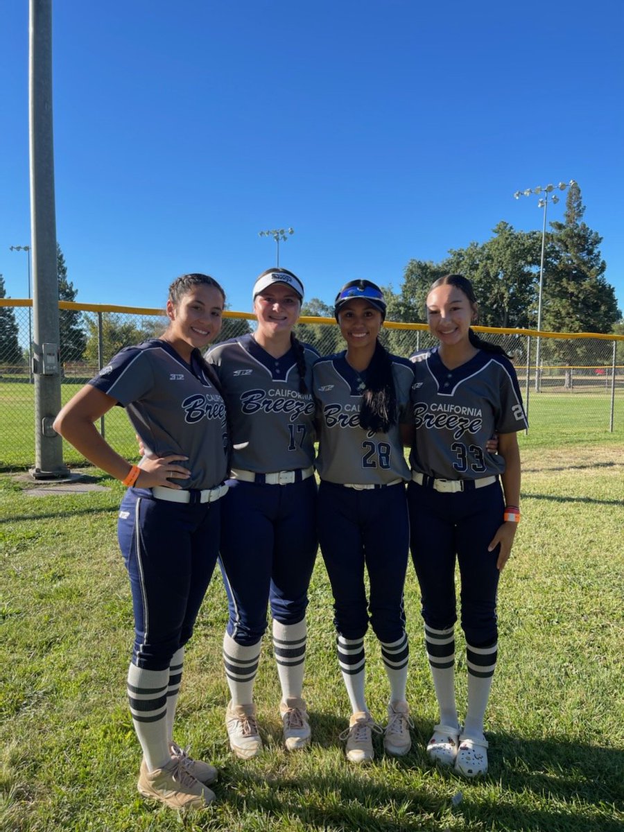 cabreezepirkey's tweet photo. Camp Life!
#9 Juliannah Jimenez, #17 Zoe Iverson, #28 Kaye Manuel, and #33 Amaya Page working hard today with Southern Oregon University Softball! Good luck ladies!
#cabreezepirkey #camplife #softball #fastpitch #collegesoftball #recruiting #gobreeze https://t.co/xrW4XPG2dD