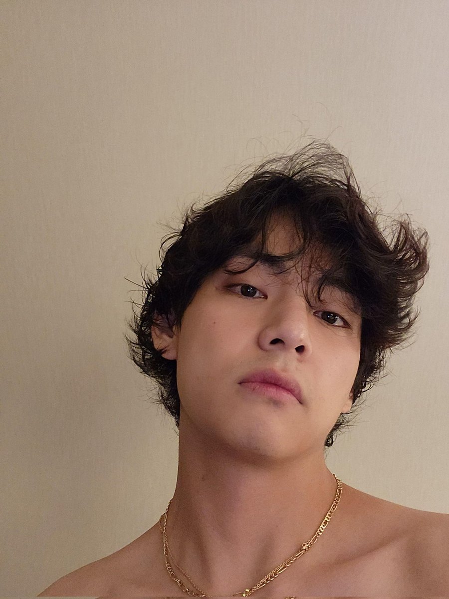 risadindaa's tweet photo. Pagi yang cerah diawali dengan pap kim taehyung😭💜💜 https://t.co/SheSgQeyS4
