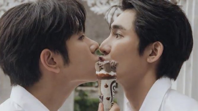 tbaudinette's tweet photo. Last night, Thai #BL idols #EarthMix staged a wedding ceremony on their variety show as part of a call for marriage equality and expanded #LGBT rights in Thailand. It's actions like these why I argue #BL idol fandom has important queer political potentials 🏳️‍🌈🏳️‍⚧️🇹🇭💞 https://t.co/6gFz0yjta0