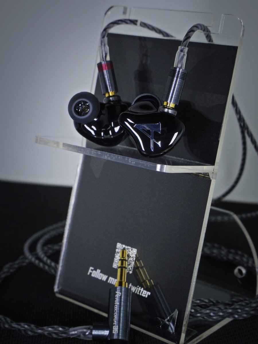 AMARA_INTERFACE's tweet image. [おしらせ]本日の『ポタ研 2022年夏』のPentaconnブース内にてAMARA INTERFACEのイヤホンを出展致します。

日本ディックスさまのご厚意でペンタコンイヤー用の試作品のアダプタや開発中のケーブルを使わせて頂く機会がございまして、今回はその仕様にてご試聴頂けます。
#AMARA_IF #Pentaconn #ポタ研