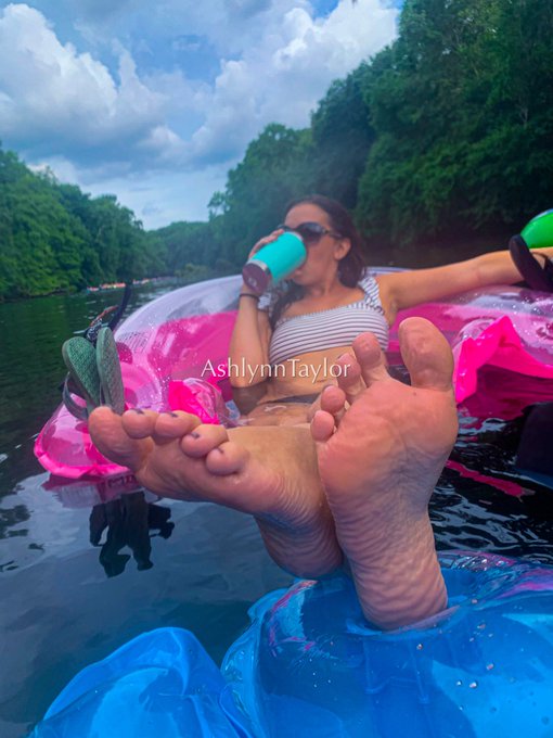 It&rsquo;s tubing weather! #feet #soles #wrinkledsoles https://t.co/X2564Vk7mP<a href="/tag/feet"class="tags">#feet</a><a href="/tag/soles"class="tags">#soles</a><a href="/tag/wrinkledsoles"class="tags">#wrinkledsoles</a>