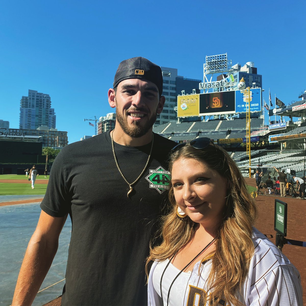 ashlynn_727's tweet photo. @Padres @itsFatherJoe44 #TimeToShine https://t.co/UxAb9wjf9N