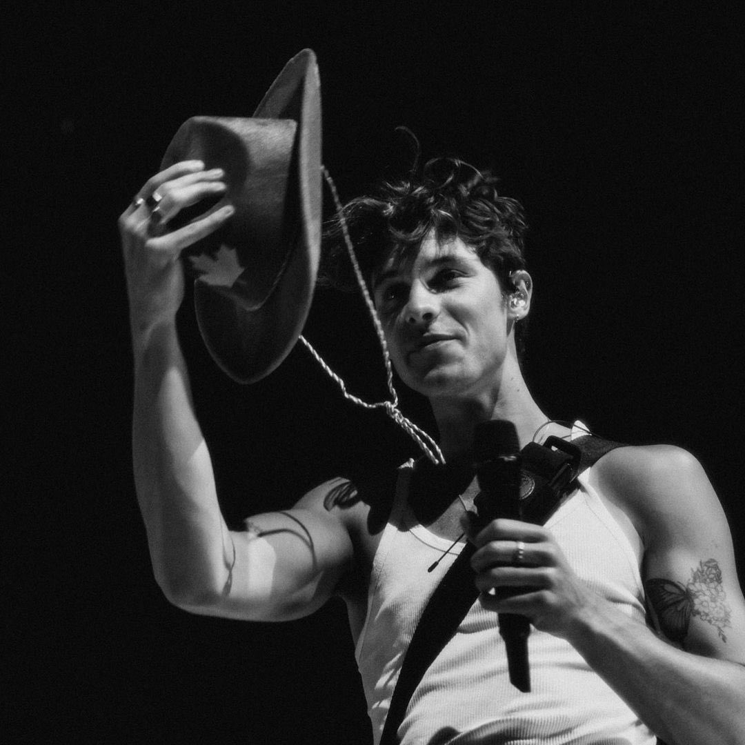 ShawnUpdatesSA's tweet photo. 🚨| Shawn Mendes anunció que se posponen las próximas 3 semanas del Tour.  

• “Después de hablar con mi equipo y los profesionales de la salud, necesito tomarme un tiempo para sanar y cuidar de mí y de mi salud mental, ante todo.” 

#WonderTheWorldTour https://t.co/4bW3FpavDz