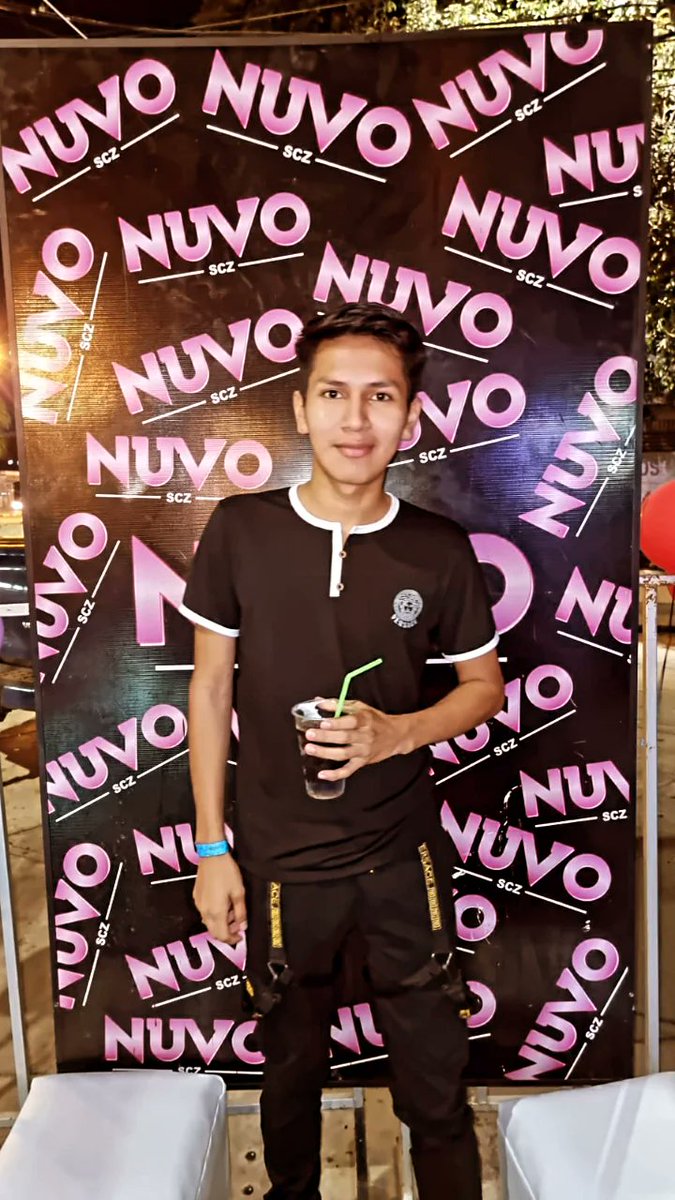AlejandroCusic3's tweet photo. La pasé super en #Nuvo 🎉
#Divalejo
#SexDvla
#Sczbolivia https://t.co/n7xTzXX5NL